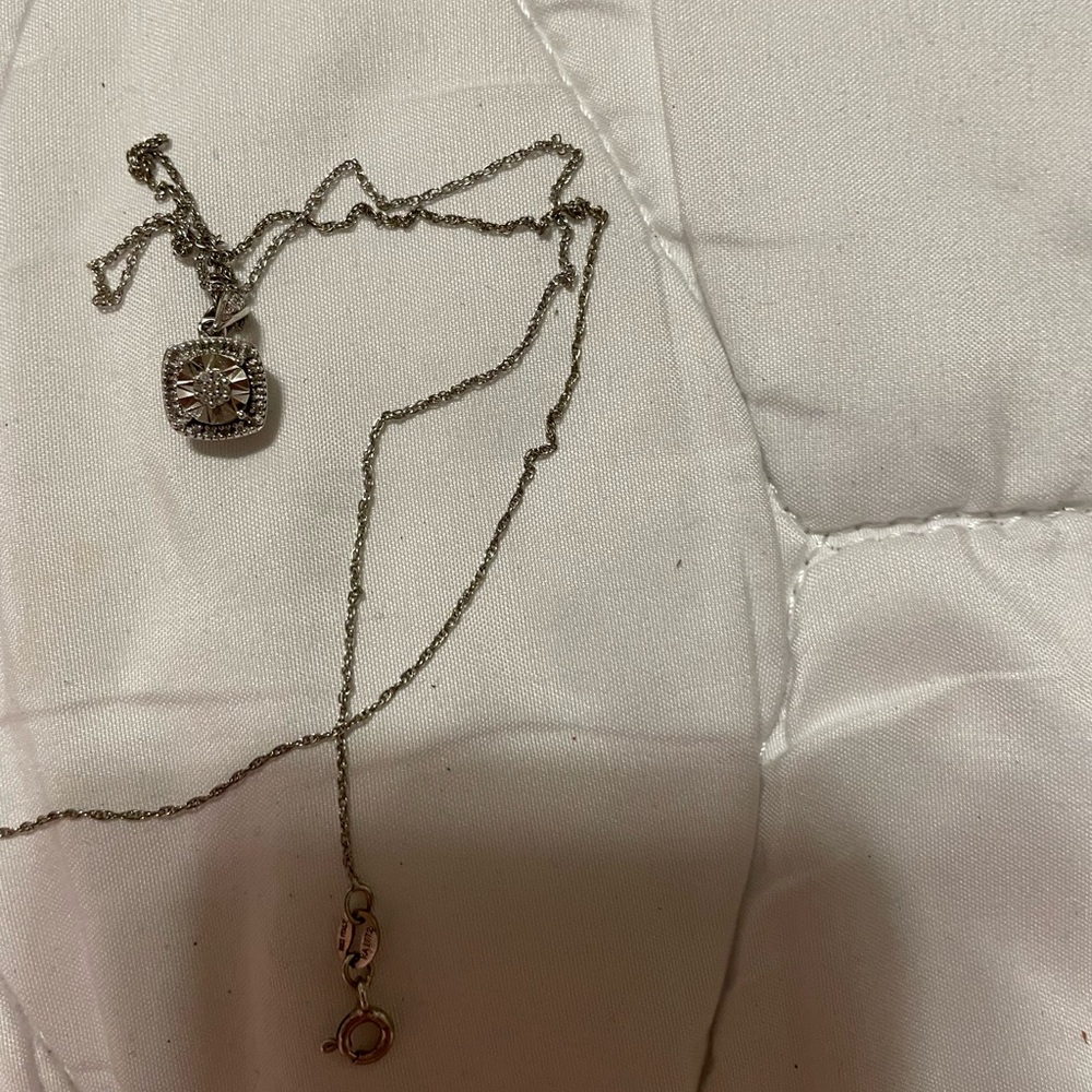 Elegant Silver Pendant Necklace